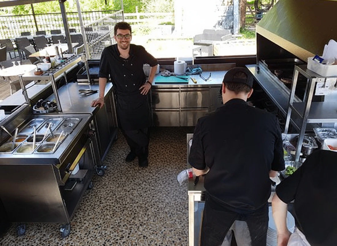 Accès cuisine et zone technique antidérapante en moquette de pierre pour le personnel