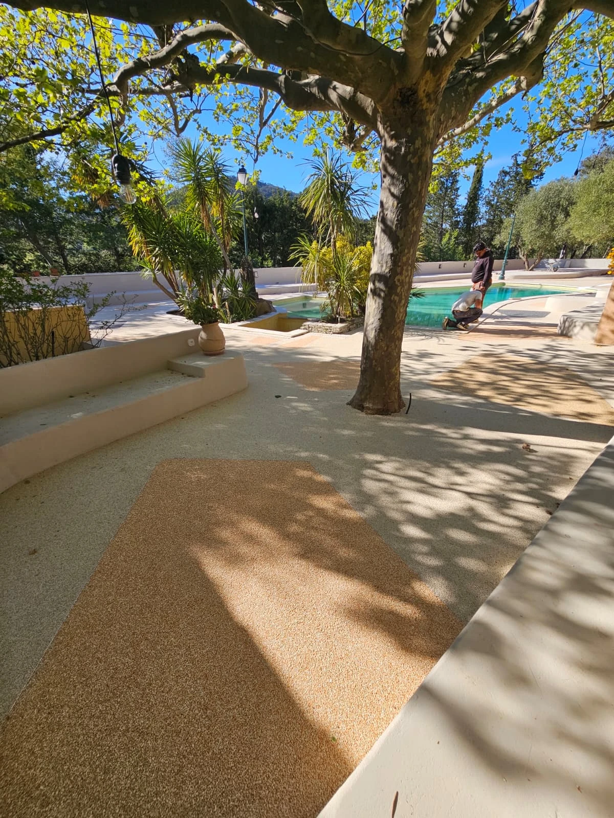 Parvis d'hôtel Port Grimaud en moquette de pierre