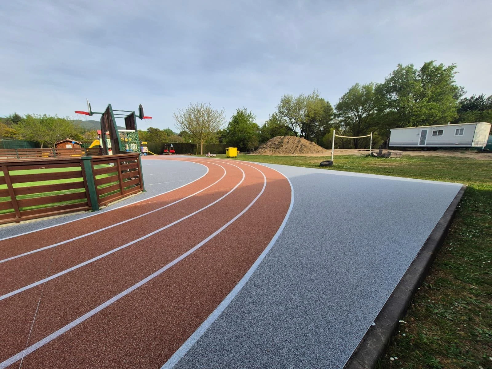 Détail sol sportif extérieur Living Stone